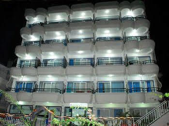 Ozgun Apart Hotel Kusadası Esterno foto